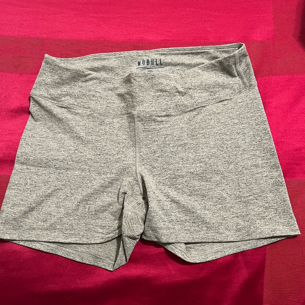 NWOT NOBULL WOMANS FALLEN ROCK 4” shorts medium